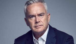 La BBC pide a expresentador estrella que devuelva salario tras fotos indecentes de niños