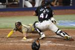 Doble de 2 carreras de Manny Machado en la 10ma ayudan a Padres a remontar ante Marlins