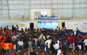 INEFI proyecta el triunfo de Marileidy Paulino a estudiantes del Nuevo Domingo Savio
