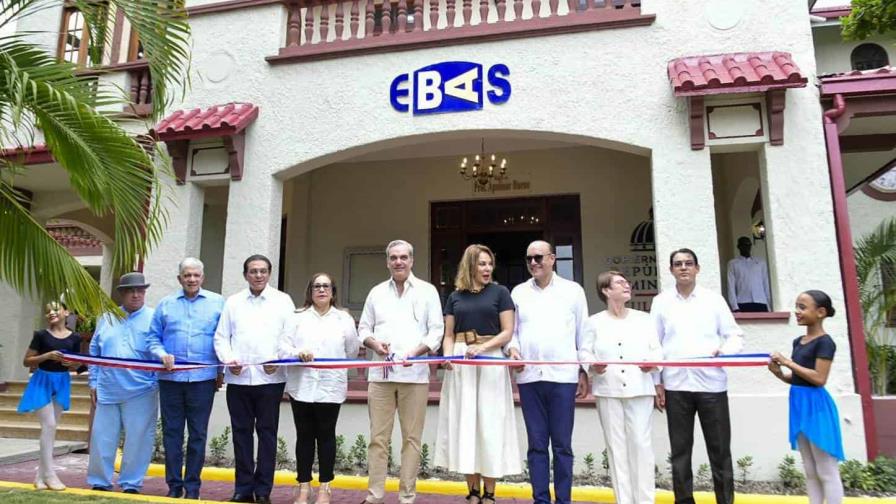 Luis Abinader inaugura remodelación del Centro de Bellas Artes de Santiago