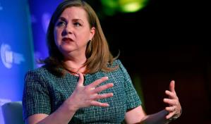 Inflación en EEUU sigue incómodamente alta, dice jerarca de la Fed