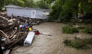 Debby se aleja por fin de EEUU, pero persisten apagones y riesgo de inundaciones