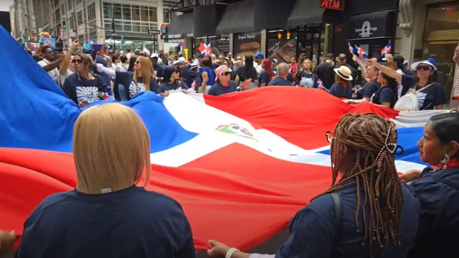 La Sexta Avenida en Nueva York se viste de la dominicanidad con desfile criollo