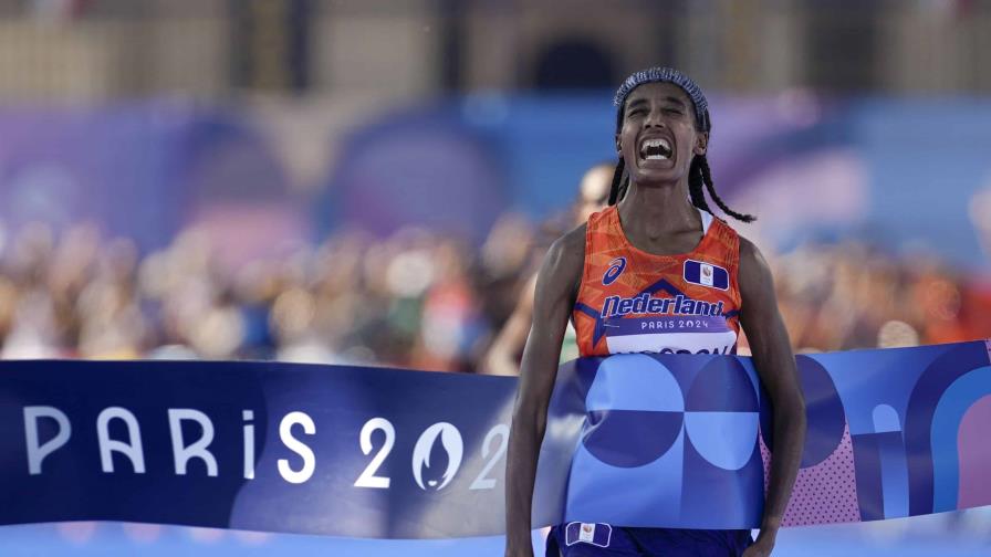 Sifan Hassan se corona en el maratón femenino, su 3ra medalla olímpica de fondo en París