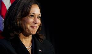A los hispanos les entusiasma Kamala Harris, pero tiene que trabajar para ganárselos