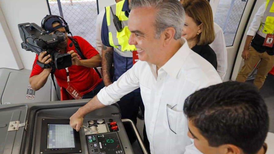 Abinader prueba el monorriel de Santiago y lo califica como el más moderno de la región