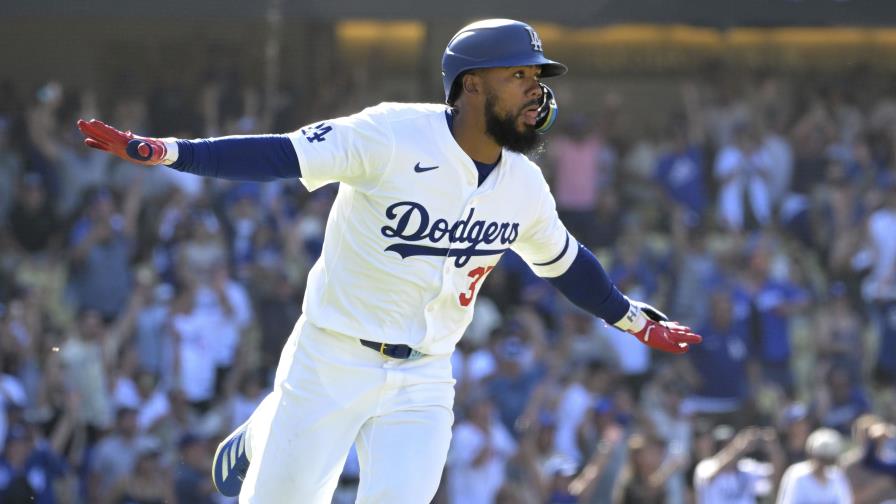 Teoscar Hernández batea el hit de la victoria en el 10mo y Dodgers barren a los Piratas