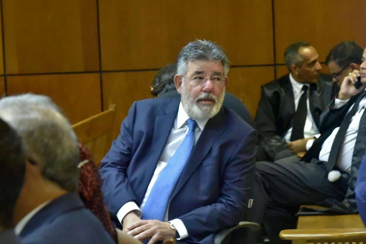 <div><strong>Víctor Díaz Rúa <br></strong></div><div><strong><br></strong></div><div><strong><br></strong></div>Los jueces de la Suprema dictaron sentencia absolutoria, ordenaron el cese de toda medida de coerción y la devolución de los bienes decomisados. Le rechazaron, sin embargo, declarar la extinción del proceso. El MP pedía una condena de diez años.