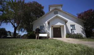 Inicia demolición de iglesia de Texas donde murieron 26 personas en tiroteo en 2017