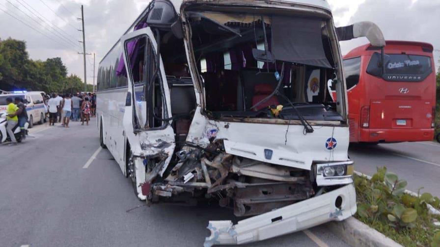 Aumentan a 3 los muertos y a 26 los heridos en accidente en la Circunvalación Verón-Bávaro