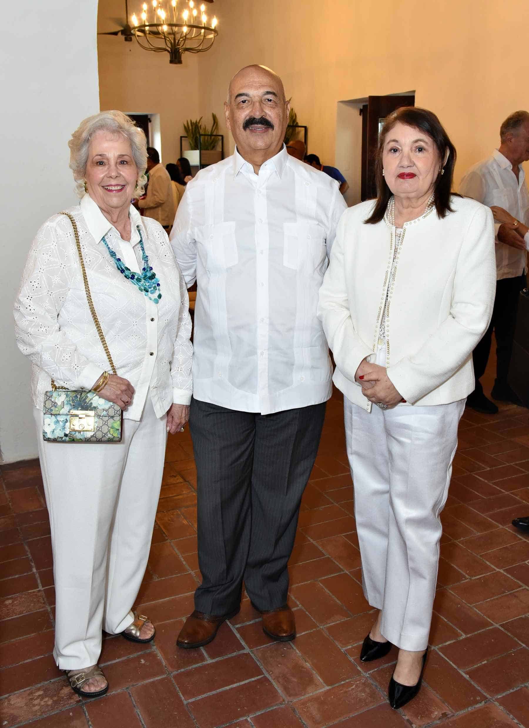 Clara de Porcella, Rosendo Álvarez III y Zeneida Acosta.