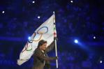 Los Ángeles 2028 recibe de París la bandera olímpica Los Ángeles 2028 recibe de París la bandera olímpica