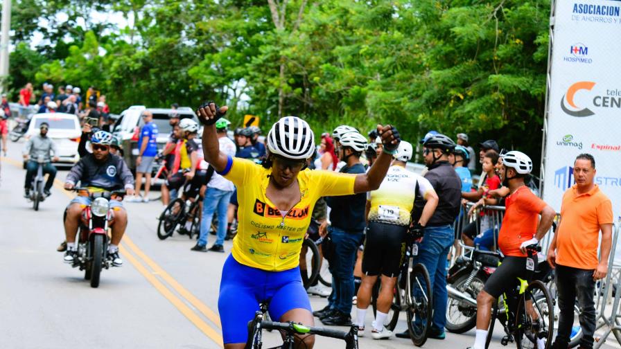 Mercedes y Fernández ganan 6ta Puntuable Ciclismo Cibao