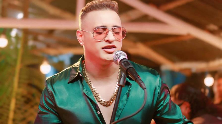 Alfred Martínez llega con bachata "Ella no quiere volver" inspirada en su guardaespaldas