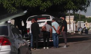 Autoridades investigan la muerte de una madre y su hija tras caer de un cuarto piso