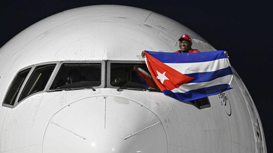 Cubanos celebran a su pentacampeón olímpico Mijaín López a ritmo de salsa