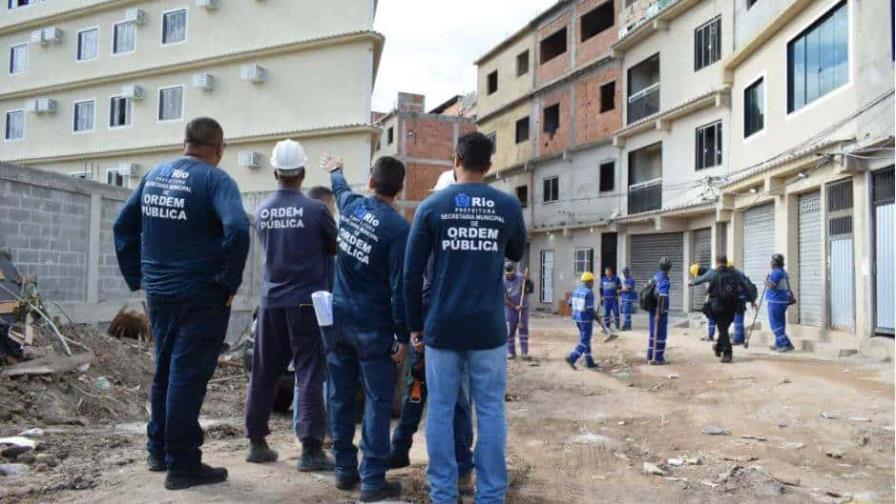 Derriban una urbanización de lujo en una favela de Río construida con dinero del narco