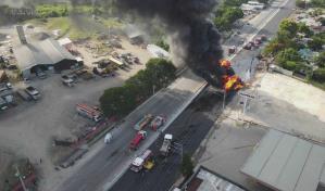 Dos personas resultaron lesionadas por incendio en camión tanquero en La Vega