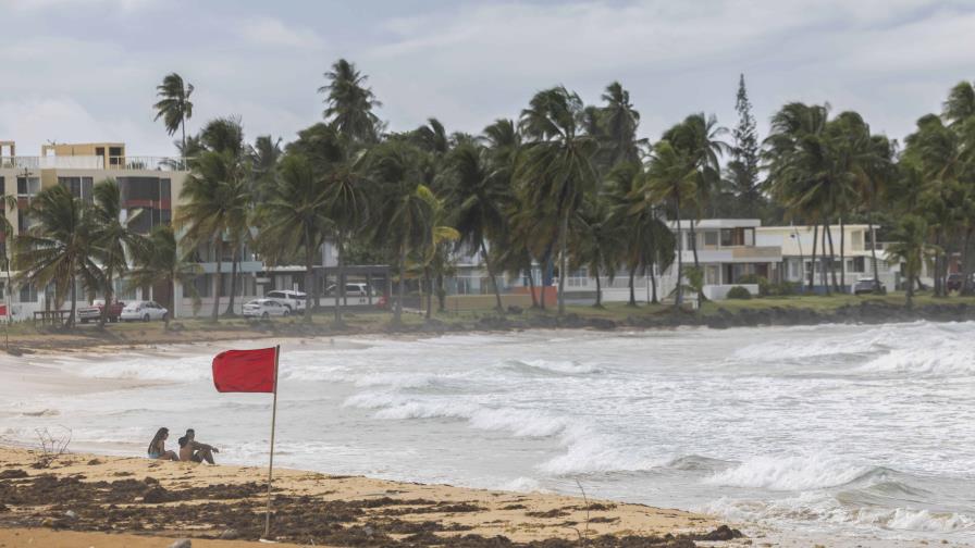 La tormenta tropical Ernesto descarga aguaceros en el noreste del Caribe y se enfila a Puerto Rico