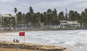 La tormenta Ernesto se fortalece en su ruta hacia Puerto Rico tras azotar Caribe oriental