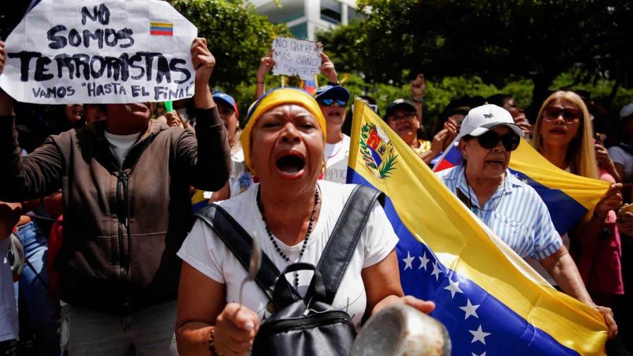 ¡No vamos a dejar las calles!: oposición de Venezuela reivindica victoria en elecciones