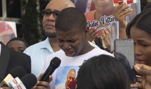 Frederik recuerda a sus padres que fallecieron en la explosión en San Cristóbal