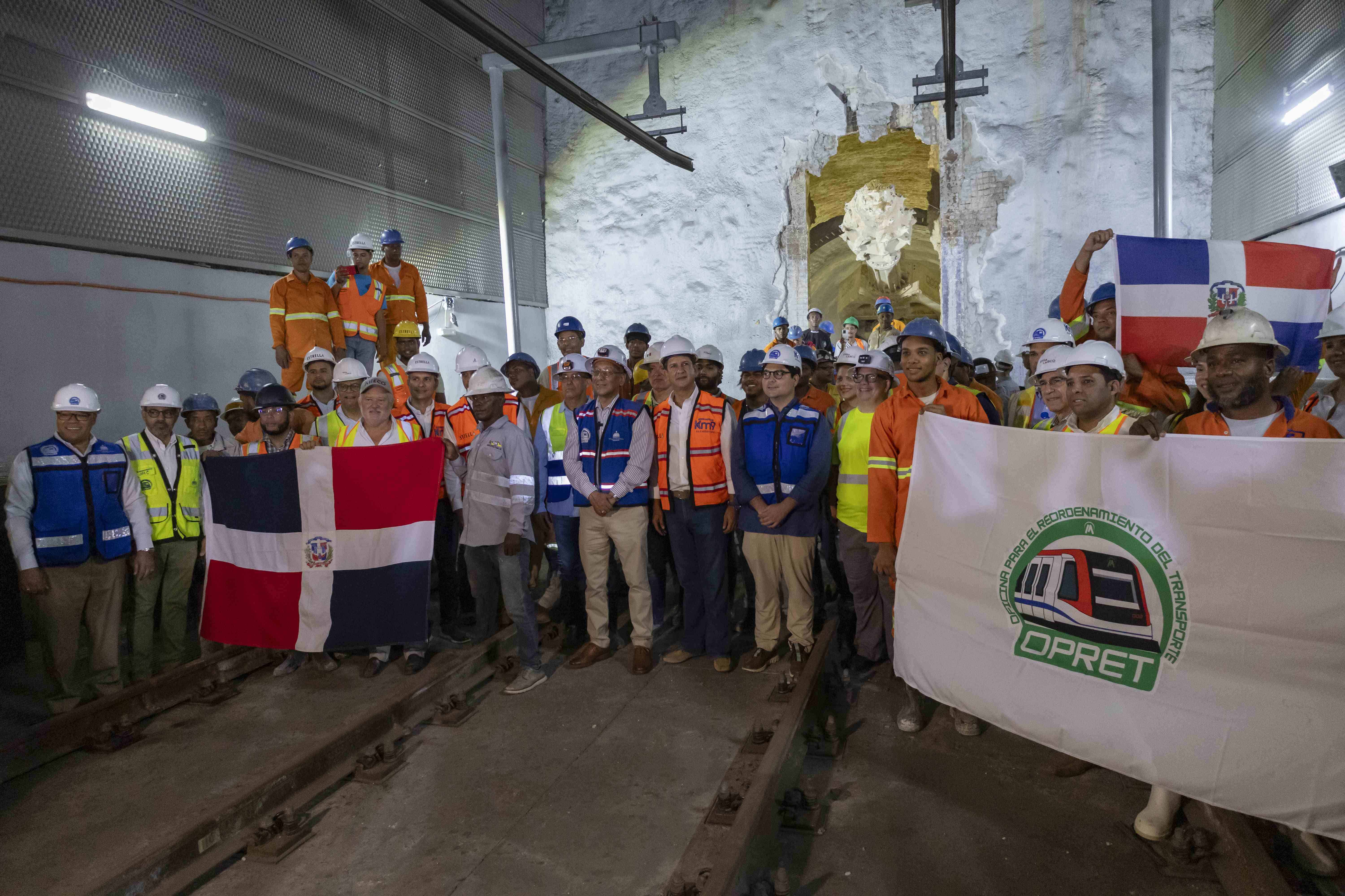 Gran alegría al momento de la unidad de ambos túneles.