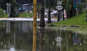 Alertan de alto riesgo de corrientes marinas en la costa este de EEUU por huracán Ernesto