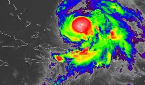 El huracán Ernesto produce fuertes vientos en la región este del país
