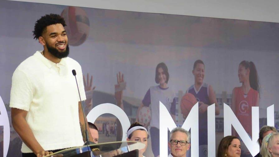 Karl Towns une a World Youth Club y Go Ministries en el país