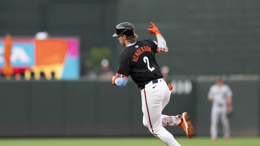 Henderson llega a 30 jonrones y Orioles derrotan 4-1 a Nacionales para dividir serie