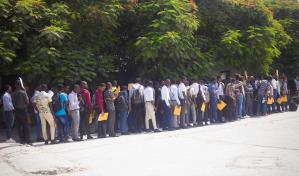 Ocho mil jóvenes solicitan inscribirse en el Ejército de Haití para combatir pandillas
