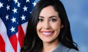 Video de legisladora republicana posando con diminuto traje de baño  sale a la luz y esta reacciona