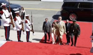 Llega el presidente de Guatemala al Palacio Nacional para reunión con Abinader