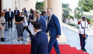 El rey de España llega al Palacio Nacional para reunirse con Abinader