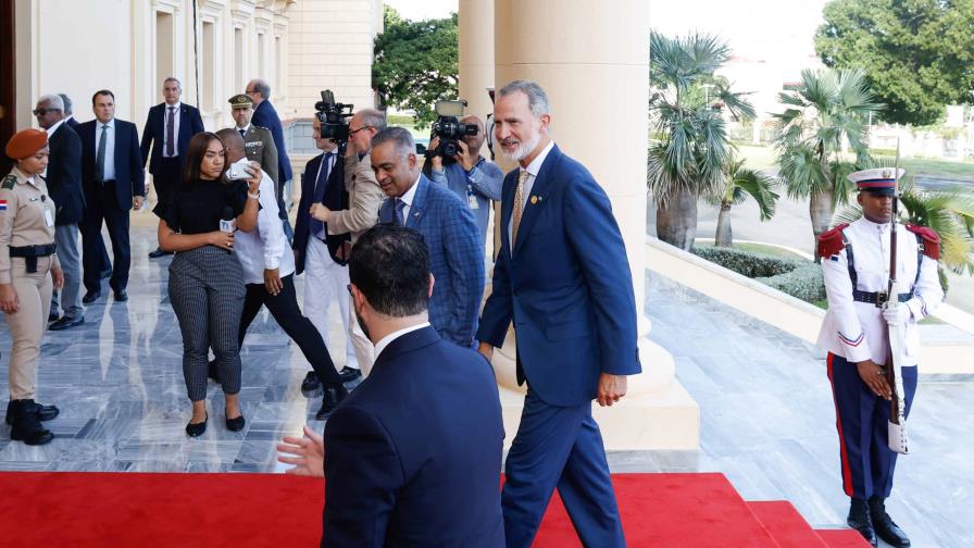 El rey de España llega al Palacio Nacional para reunirse con Abinader