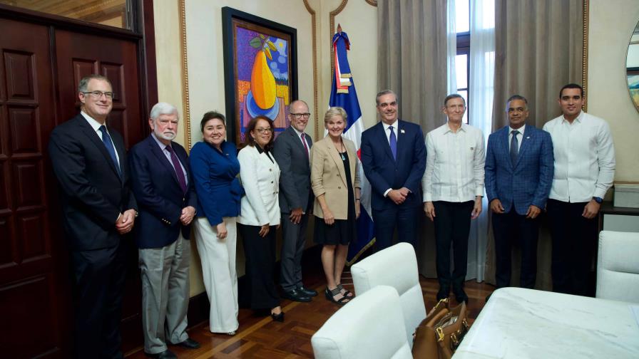 Abinader se reúne con gobernantes y delegados de países invitados a la toma de posesión