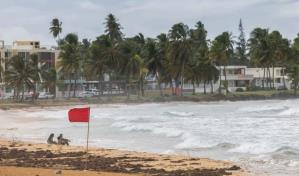 La Guardia Nacional efectúa varios rescates durante el huracán Ernesto en Puerto Rico