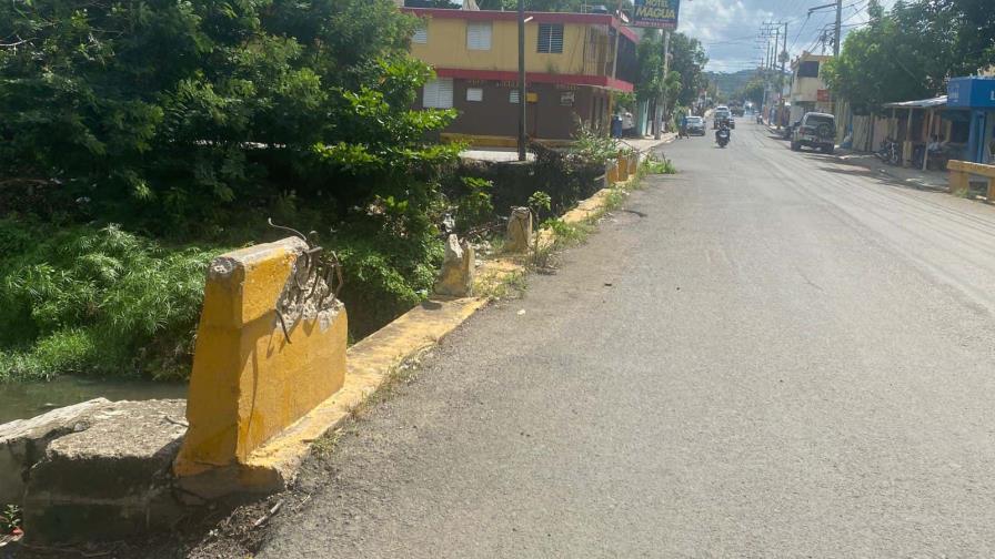 Denuncian peligro por deterioro en puente de Hato Mayor