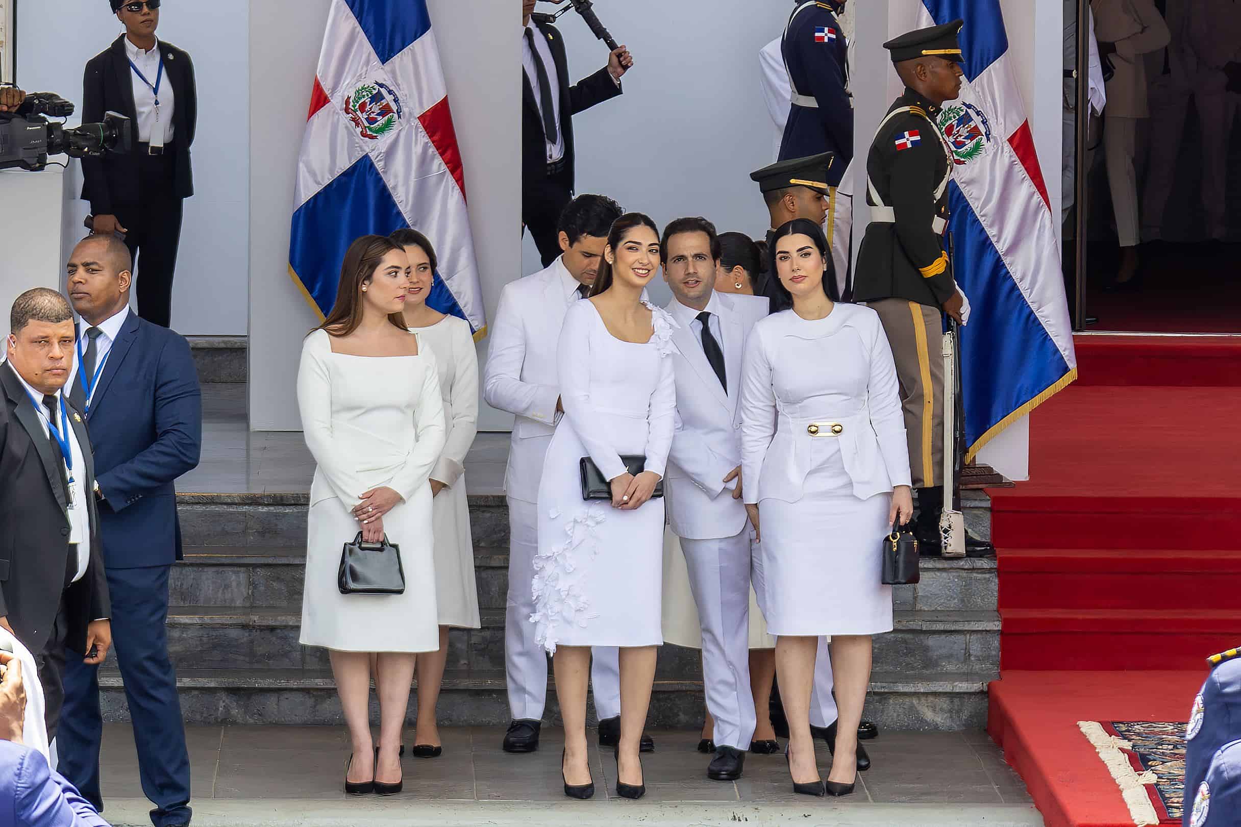 Las hijas del presidente Luis Abinader, Graciela, Adriana y Esther en el acto en el que su padre juró como mandatario nacional para el período constitucional 2024-2028.