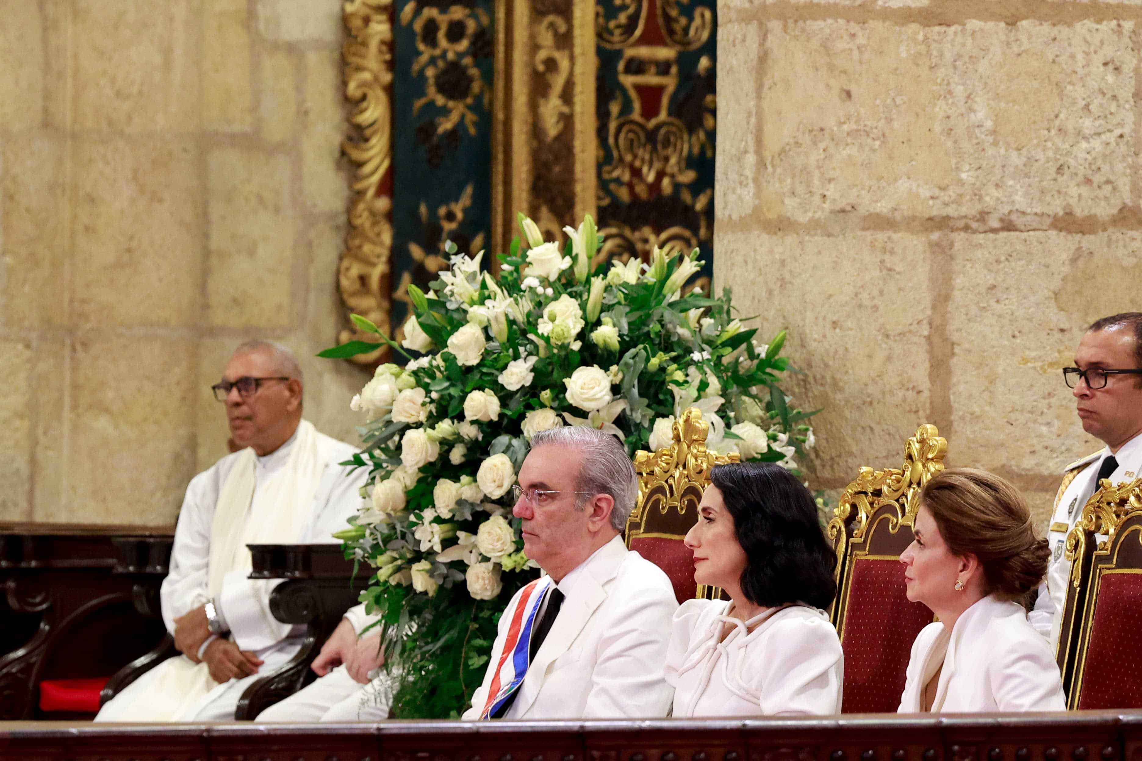 El presidente Luis Abinader, la primera dama Raquel Arbaje y la vicepresidenta Raquel Peña.