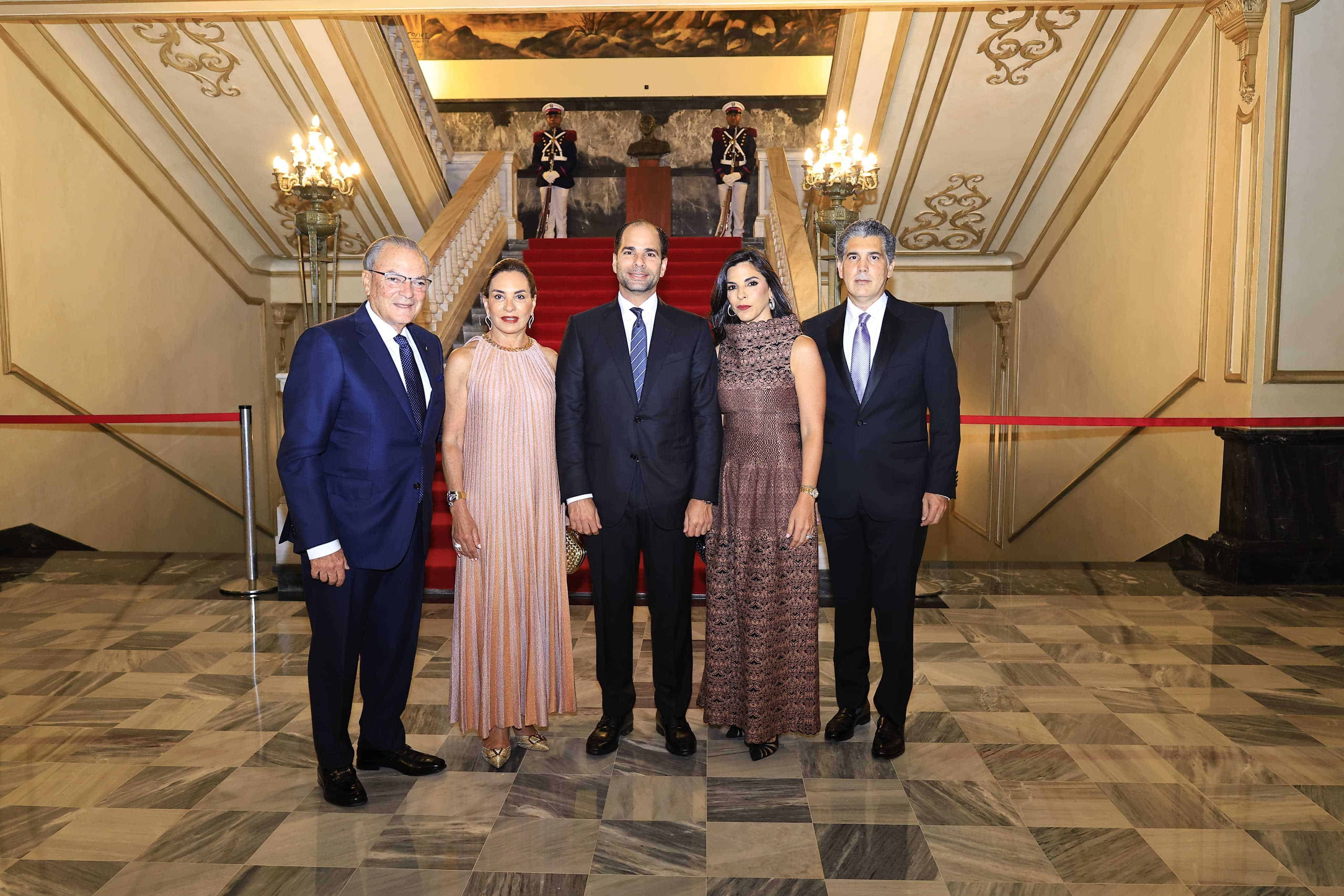 Don Frank Elías Rainieri, Haydée Kuret de Rainieri, Frank Elías Rainieri, Francesca Rainieri y Juan Caro.