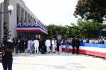 Los invitados llegan a pie al Teatro Nacional  Los invitados llegan a pie al Teatro Nacional