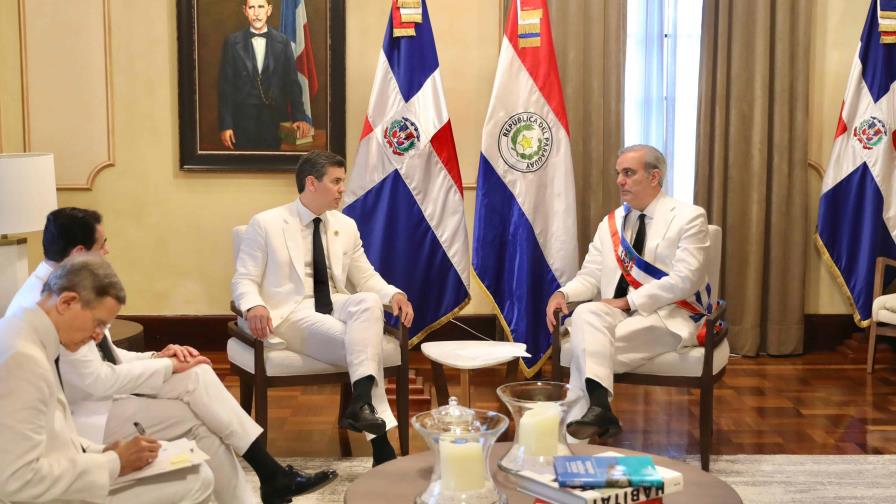 Presidente Abinader se reúne con su homólogo de Paraguay, Santiago Peña