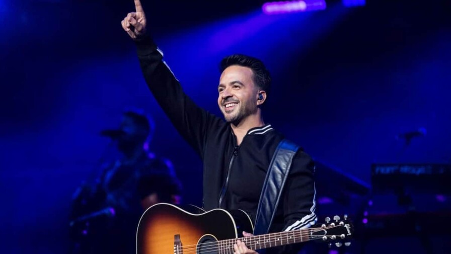 Luis Fonsi participa en la celebración del mes de la herencia hispana en Disney Luis Fonsi participa en la celebración del mes de la herencia hispana en Disney