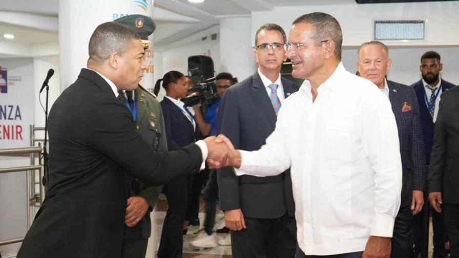 El gobernador de Puerto Rico llega a Santo Domingo para la investidura de Luis Abinader