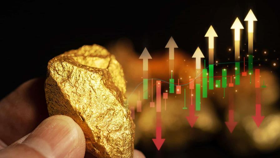 El oro marca récord histórico, a más de US$2,500 por onza