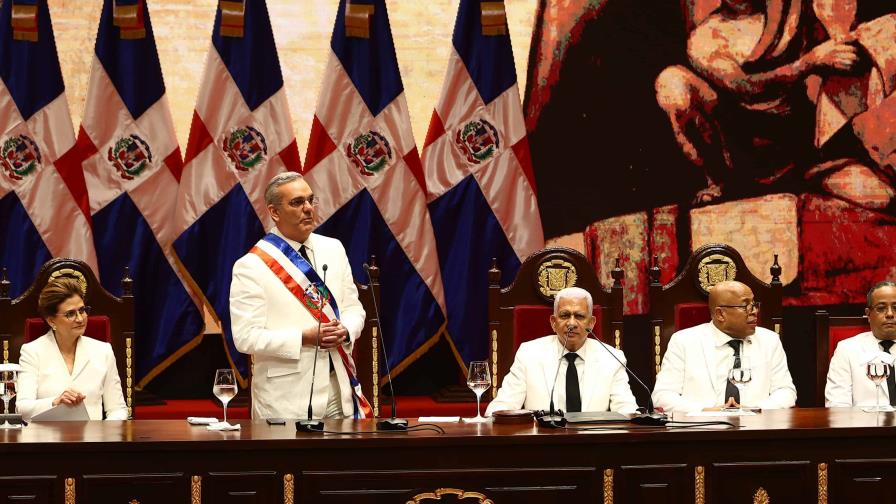 Luis Abinader: “Logramos incorporar al seguro público de salud a 2 millones 400 mil dominicanos”