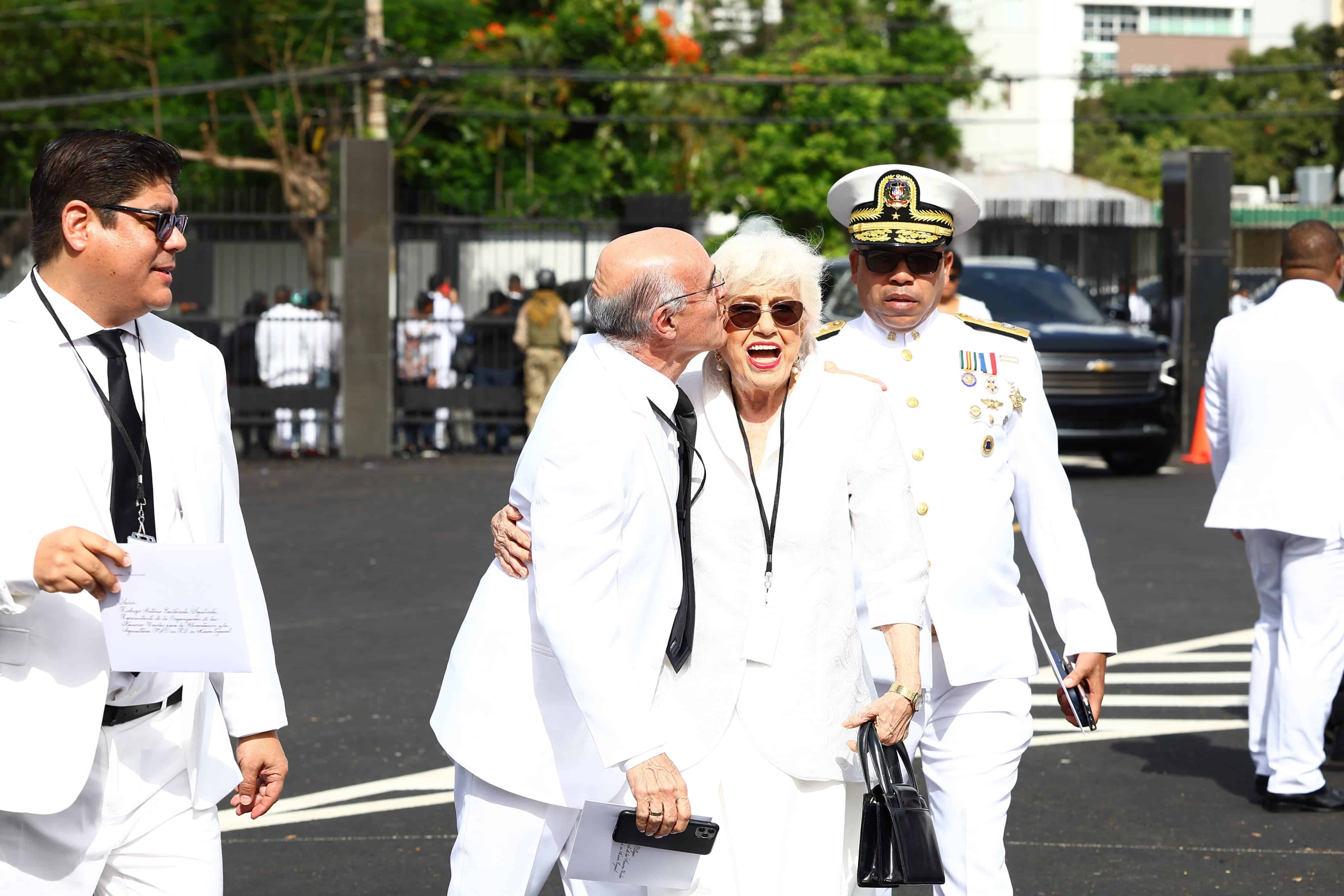 Milagros Ortiz Bosch, exvicepresidenta de la República Dominicana, a su llegada al Teatro Nacional para la toma de posesión del presidente Luis Abinader.