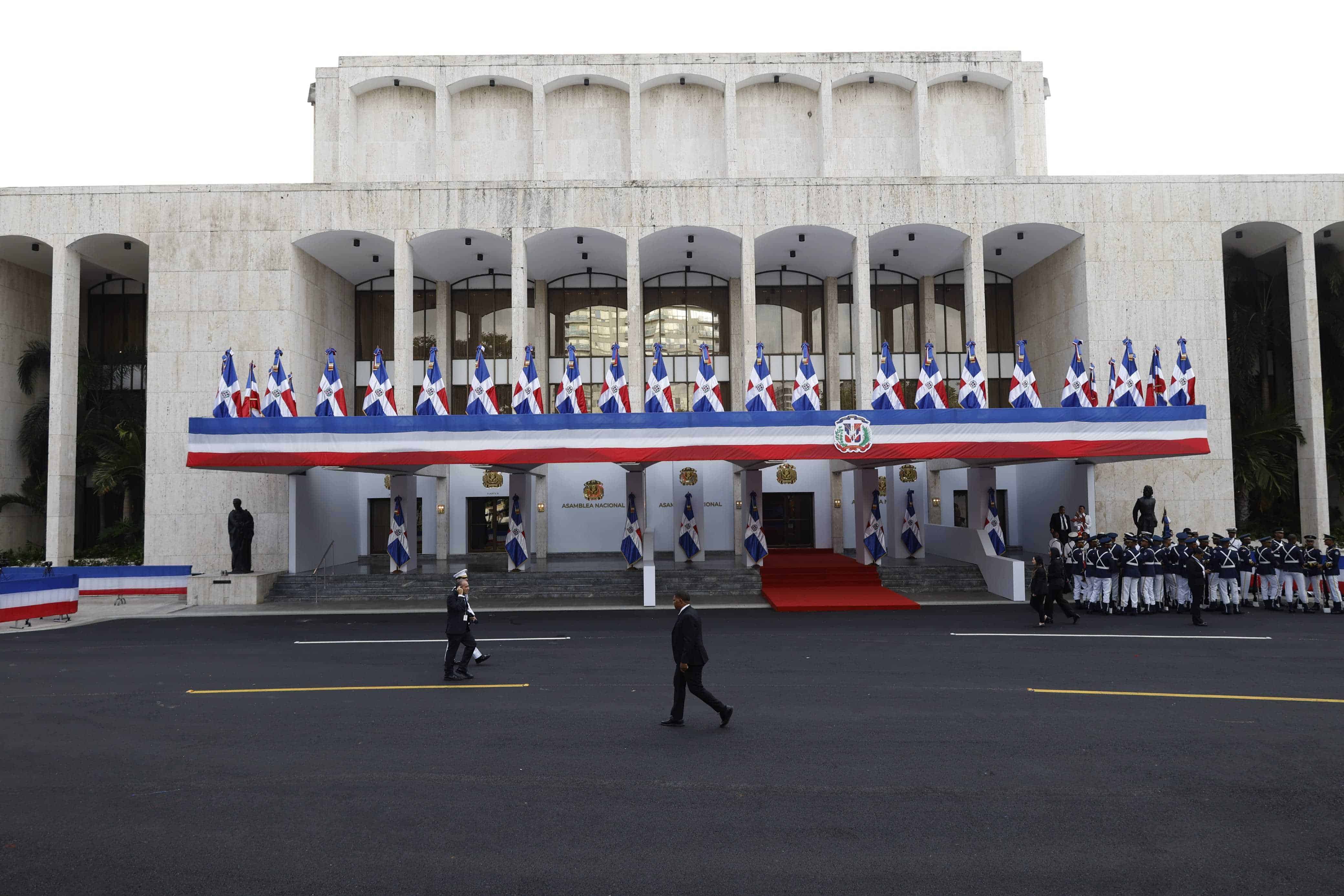 El Teatro Nacional ya listo.